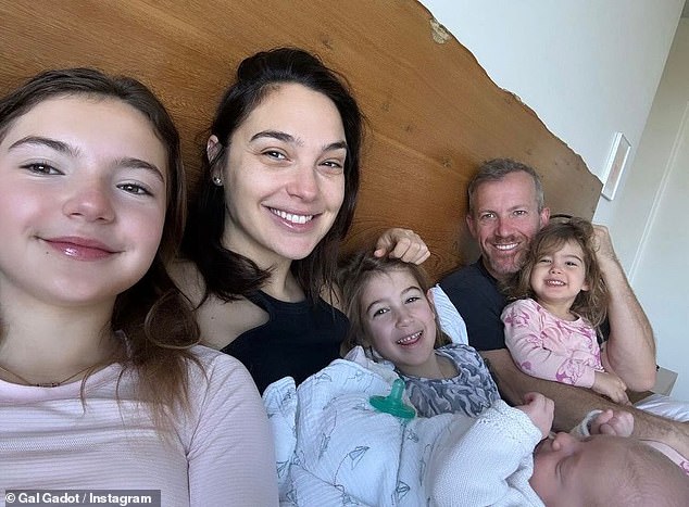 Gal Gadot appeared on Instagram on Friday to share the first family pH๏τo featuring the clan's newest addition